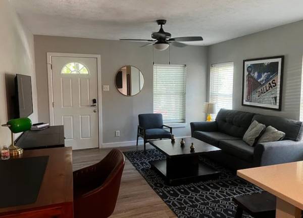 $1,150 / 1br - 650ft2 - Duplex in Bishop Arts District - 1br/1ba available on September 15th (Dallas)63796578378369122