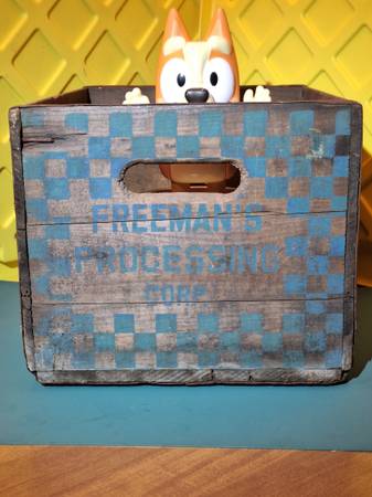 antique milk crate 1