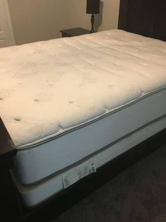 Comfortable queen mattress set for sale 1