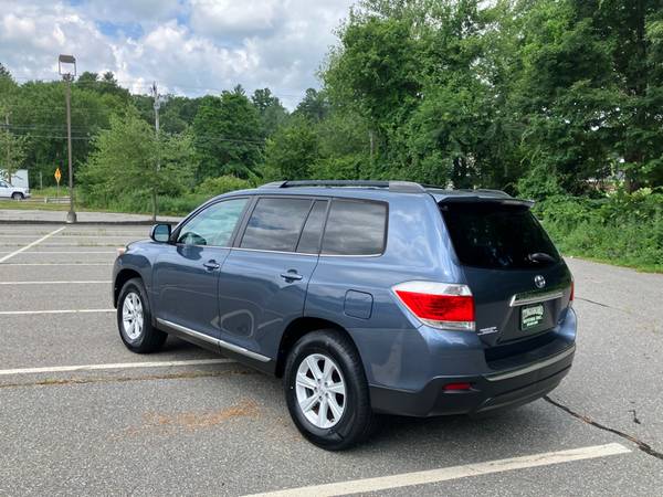 2013 Toyota Highlander Plus - $14,995 (Tyngsboro Ma)63623667363073122