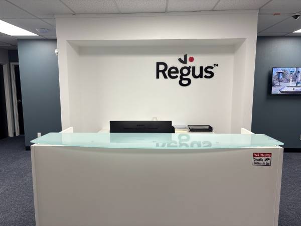 $135 Creative Team Workspace – Natural Light & Open Layout! (West Des Moines)64163338530562122
