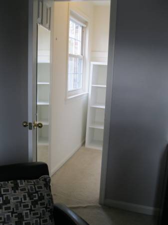 $1,100 Furnished bedrooms in shared townhouse, avail. now!  Walk to GMU (Fairfax City)63896276123651121