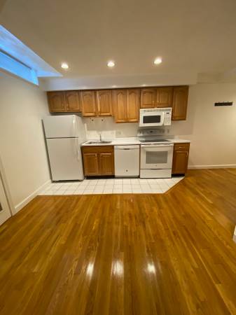 $2,400 / 1br - 1B1B in North End w/ Laundry, Central AC, No Fee & Avail. November 1!! (North End, Boston)63856336642945121