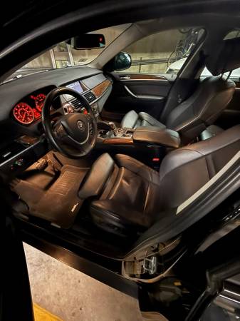 *** Luxury Sport Utility Vehicle BMW *** Excellent Condition For Sale - $12,900 (Chicago, IL)63469629398273124