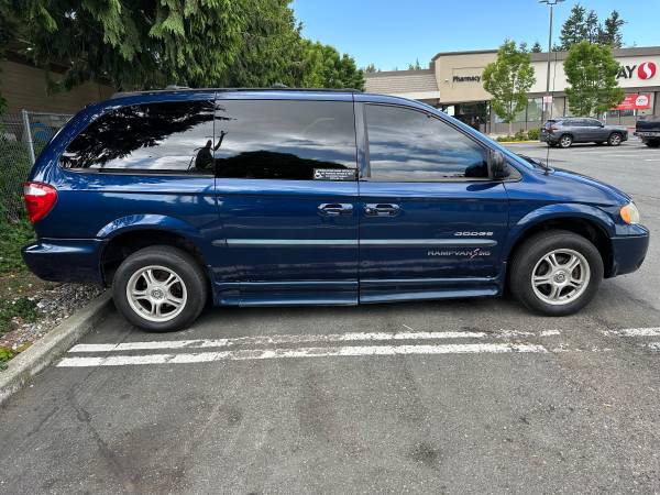 Furgoneta Dodge Grand Caravan 2001 accesible para sillas de ruedas - $7,500 (Lynnwood)63617141325059124