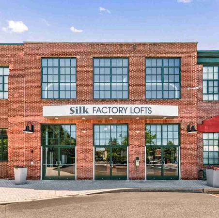 $2,542 / 2br - 1122ft2 - Silk Factory Lofts - Check out our beautiful 1122 Sq Ft loft! (Lansdale - Memorial Park)63666799617921121