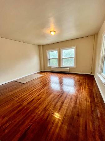 Spacious Studio Available 11/1 at 140 North ALL UTILITIES INCLUDED 1