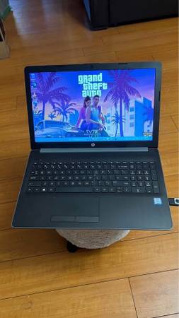 HP 15inch Touchscreen fast laptop 16inch/ Intel i3-7300u/ 8GB ram/ 256 1