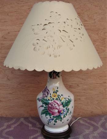 Vintage Pair of French Porcelain Table Lamps 1