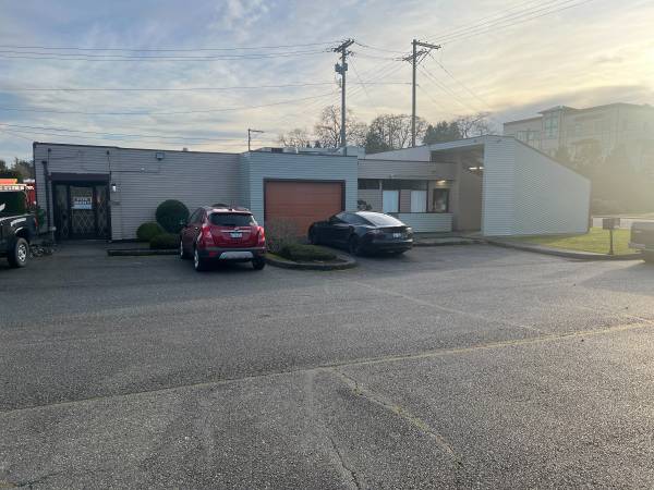 Retail/ Office Space on Bridgeport w/ Signage 1