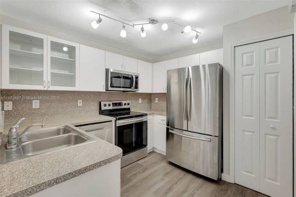 $2,800 / 2br - Townhouse for rent 2/3 (Miami)64001845960835121