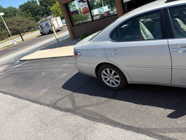 2004 LEXUS ASIENTOS DE CUERO AIRE ACONDICIONADO TECHO SOLAR SOLO 145 MIL MILLAS MÁS NEUMÁTICOS NUEVOS - $3,500 (Indianapolis)63622014638465123