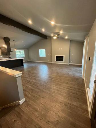 $3,495 / 3br - 1800ft2 - Piso dúplex de 3 dormitorios (Lakewood)64031308156035124