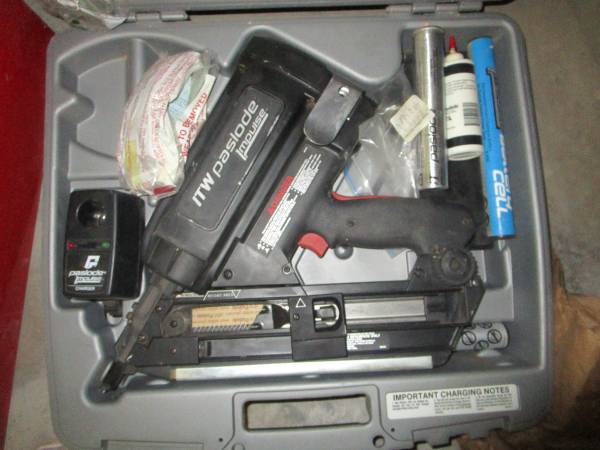 ITW Paslode Impulse Nailer M325 With Nails 1