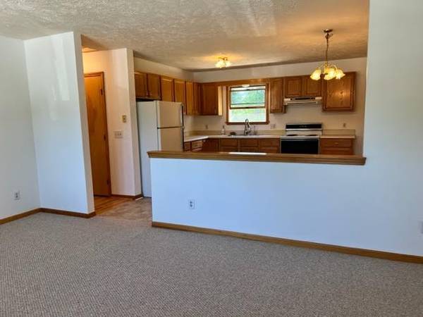 $1,700 / 2br - 850ft2 - Duplex Unit in Grawn, 2BD/1BTH, Garage, Large Yard, Long Term Lease (Grawn)64037896615426123