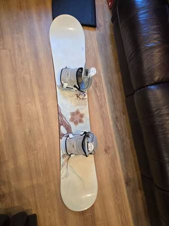 Women's snowboard - great shape 1