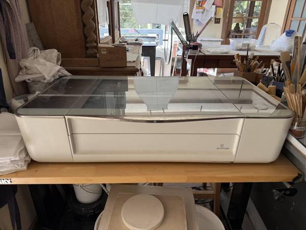 Glowforge Basic Desktop Laser Cutter (2021) - Excellent Condition + Or 1