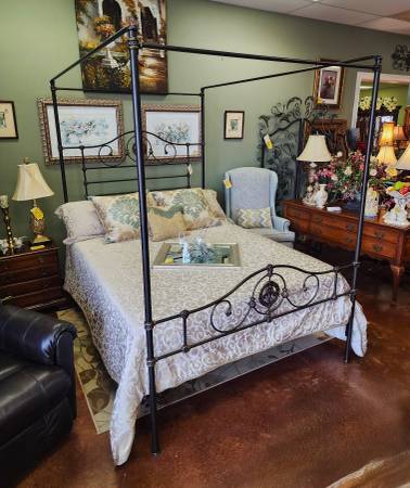 Gabrielle Design Queen Bronze Canopy Bed-NOW - $799 (3221 Hwy 52W, Suite D, Pelham, AL)63440260669059122