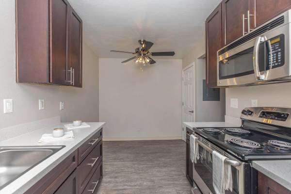 $2,260 / 1br - 670ft2 - Bark Park, Easy Access to Freeways, Oven/Stove (concord / pleasant hill / martinez)63879905585923123