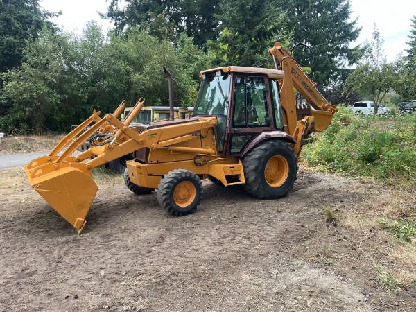 Backhoe Case construction king 1