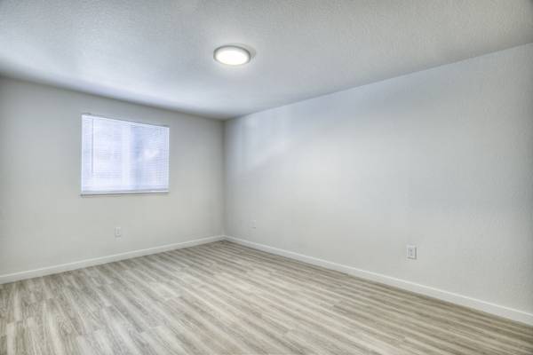 $875 / 2hab - 850ft2 - Habitación grande en alquiler en el barrio de St Charles Hospital, 1 de octubre (Bend)63839293478913121