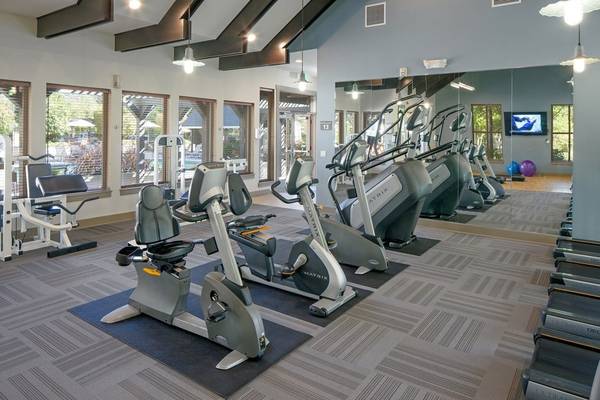 $1,829 / 2 habitaciones - 1050 pies² - Vistas al bosque y excelentes comodidades, ¡llame hoy para obtener excelentes tarifas! (10600 SW Taylor St, Portland, OR)63831251126659120