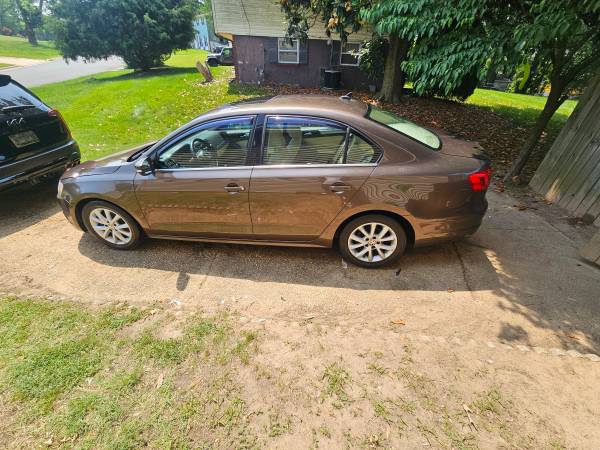 2013 volkswagen Jetta 2.5lt Transmisión manual - $2,950 (Landover)63616460601089122