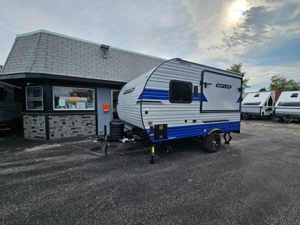 New 2027 Sunlite 14 THX toy hauler 1