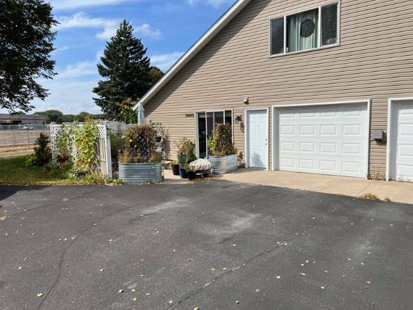 $1800.00 / 2br - 1550ft2 - Townhome Overlooking Hayes Park63797856633345122