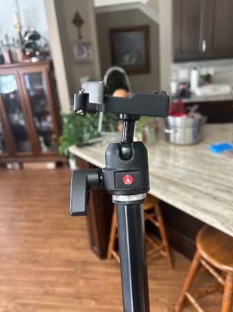 Manfrotto tripod 725b, 19”-64.6” - $4063435861919107123