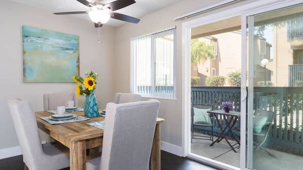 2/BD, Walk-in closets, Plush carpets 1