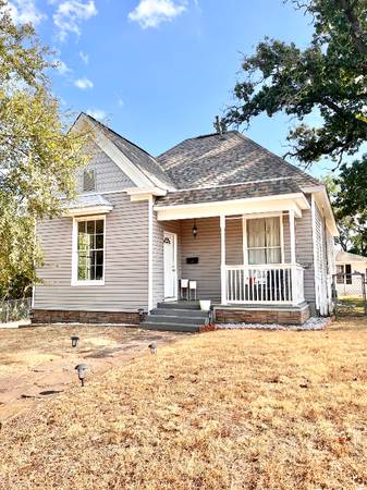 $1350.00 / 2br - 1207ft2 - Charming 2 Bed 1 Bath Home on Woodard St in Denison, TX - $1350/mo63656583306115120