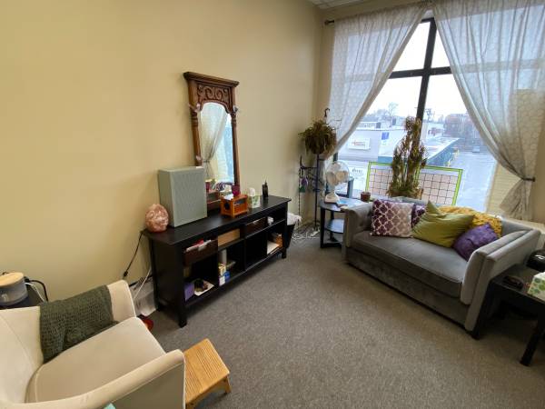 $650 / 125ft2 - Logan Square Office Suites.  A private office for your business. (Logan Square)63898734673539121