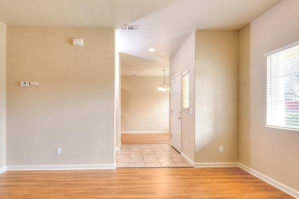 $2,995 / 2br - 1148ft2 - Convenient Shopping Less than a Mile Away, Washer and Dryer, Carport (napa county)63834323600513122