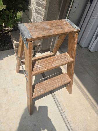 Painters Two Step Wood Ladder 1