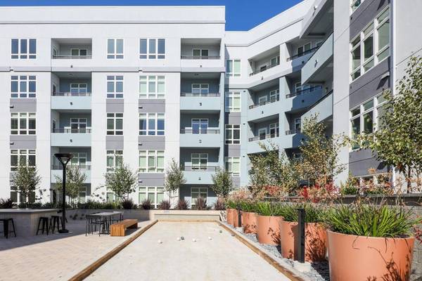 $2,587 / 1br - 735ft2 - 1 BR, 1 BA apartment in Oakland near Sprouts and Starbucks (oakland north / temescal)63850426508417123