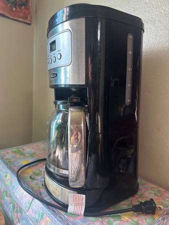 Máquina de café Bella Pro de 12 tazas - $25 (Upper East Side)63471239918211122
