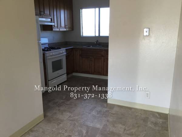 $1,975 / 1br - 460ft2 - Upstairs 1-Bed 1 Bath Apartment Located In Seaside (Seaside)64009500521474122