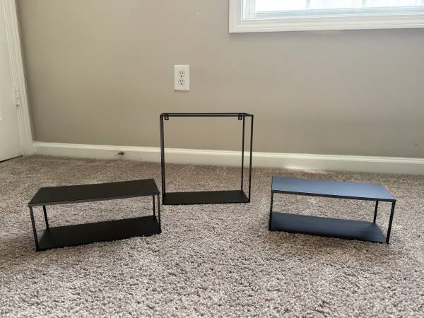 Set of 3 Wall Shelves 1