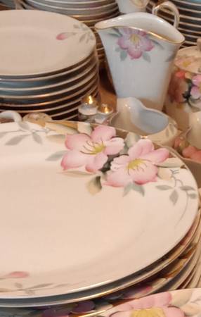 Azalea pattern dishware 1