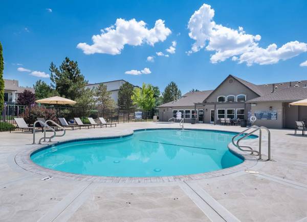 Pool and Spa, Central A/C, BBQ/Picnic Area 1