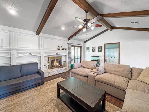 $329,900 / 4br - beautifully maintained 4 bedroom home!63670484167809121