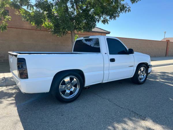2004 Chevy Silverado 5.3 cabina regular - $8,800 (Shafter)63613744645377121
