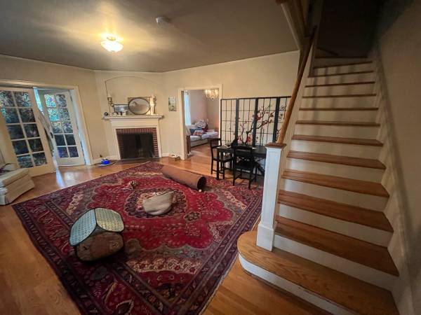 $932 / 2br - Share a house / Room Available (Nov. 1)  2 bedroom / 1.5 Bath Townhouse (Vancouver)63999314600835124
