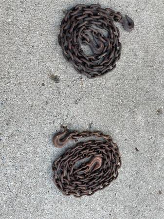 Two Construction Chains with Locking Hooks 1