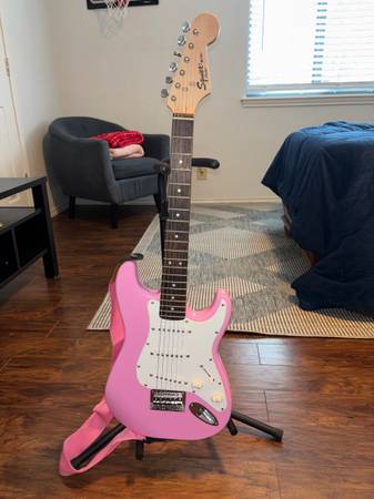 Squier Electric Guitar 1