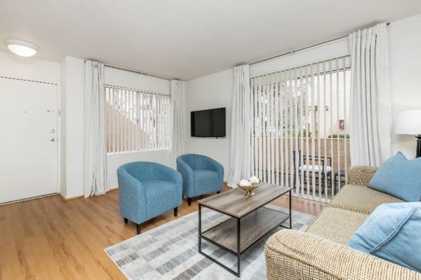 $2,469 / 2br - 860ft2 - 2/hab 2/ba, Piscinas relucientes, Aire acondicionado y calefacción central (Santa Clarita)63840112282625123