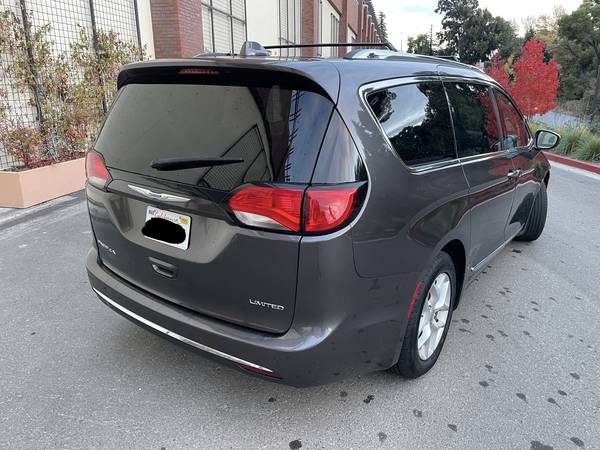2020 Chrysler Pacifica fully loaded - $17,800 (hayward / castro valley)63442321826049122