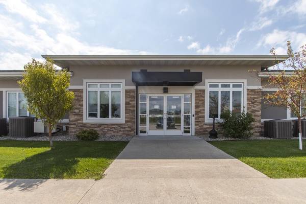 $231 2-person office only $213 available now! (Fargo)64149666797954124
