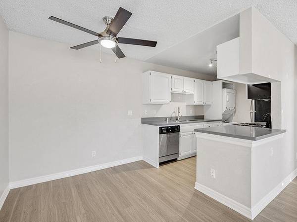 $2,950 / 2br - 909ft2 - ¡Oferta exclusiva! Elegante cerca de Shadowridge Park y centros comerciales (Shadowridge, Vista, CA)63621352266371124